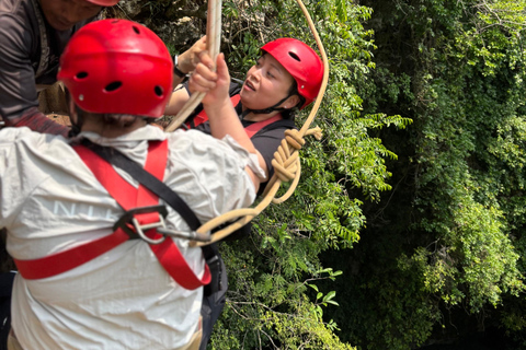 Yogyakarta: Jomblang y Cueva de Pindu con tour guiado por expertosTransporte Compartido Con Punto de Encuentro Exluido Ticket de entrada