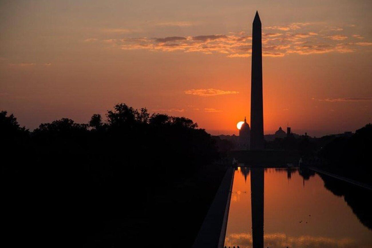 Washington DC: Private Moonlight Van Tour Group of 7 passengers