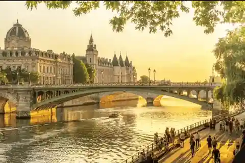 Tour a pie por Monmarte y experiencia en una perfumería francesa