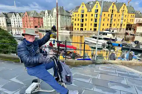 Alesund privat sightseeingtur till fots och med bil