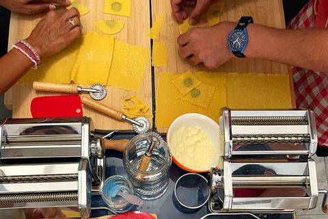 佛罗伦萨：意面制作课程，含晚餐、葡萄酒和... 唱歌！佛罗伦萨：意面制作课程，含晚餐、葡萄酒...还有歌唱！