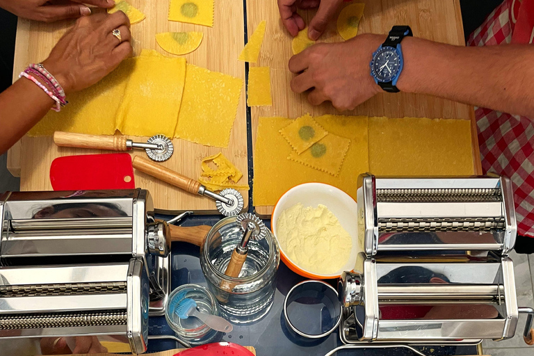 佛罗伦萨：意面制作课程，含晚餐、葡萄酒和... 唱歌！佛罗伦萨：意面制作课程，含晚餐、葡萄酒...还有歌唱！