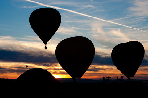 Bucharest: Sunrise Hot Air Balloon Flight