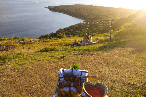 Mauritius: Le Morne Brabant Wanderung bei Sonnenuntergang und Sundowner AperoExklusive Sonnenuntergangswanderung Le Morne Mountain + Apero