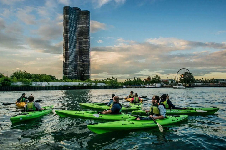 Chicago: Guided Twilight Kayak Paddle on the River Single Kayak