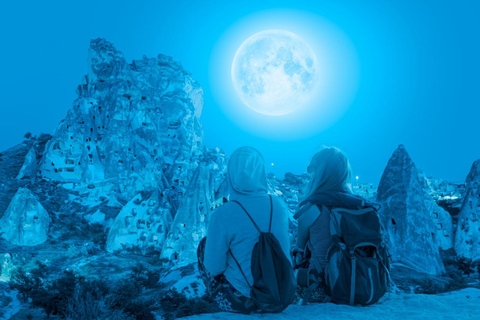 Kapadocja: wycieczka piesza po Czerwonej Dolinie w pełni księżycaKapadocja: Wycieczka piesza po Czerwonej Dolinie podczas pełni księżyca