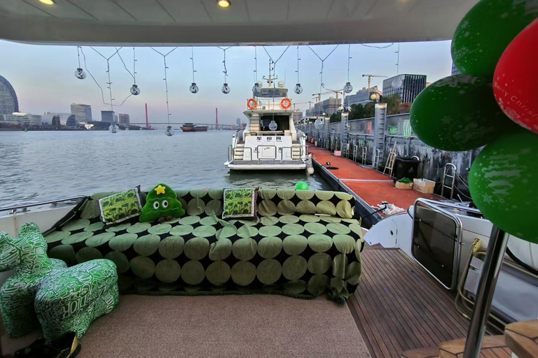 Shanghai: Private 3-Deck Yacht Charter on the Huangpu River 4 Hours Static Mooring