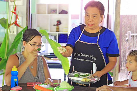 Krabi: Ya Thai evening Cooking Class with Transfer in Aonang Set Menu C