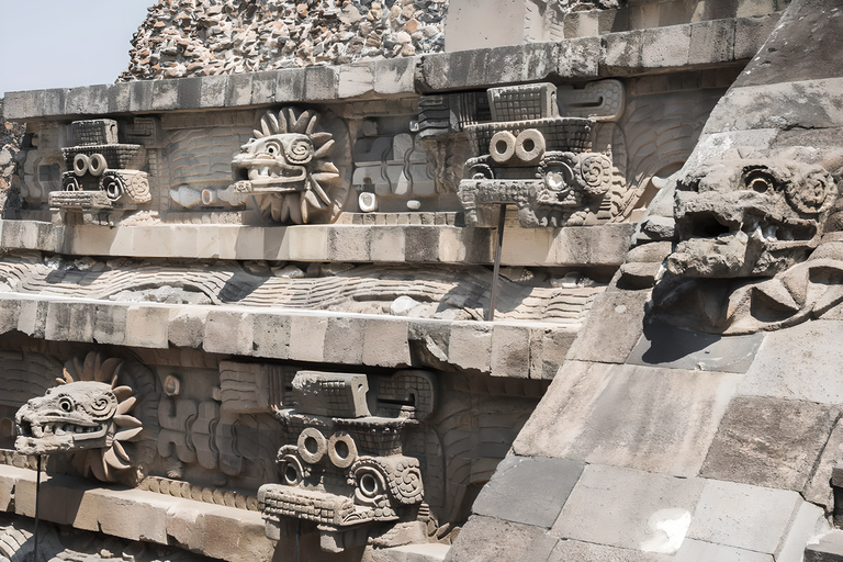 Teotihuacan Pyramids: Private Tour with Round Trip TransportPrivate Tour for your group (From 2 to 12 people)