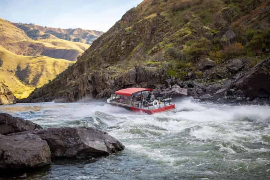 White Bird: Jetboot-Tour im Hells Canyon mit Mittagessen. Foto: GetYourGuide