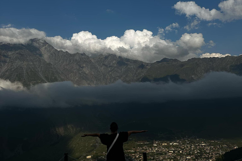 Vanuit Tbilisi: Dagtrip Gudauri en Kazbegi met activiteiten