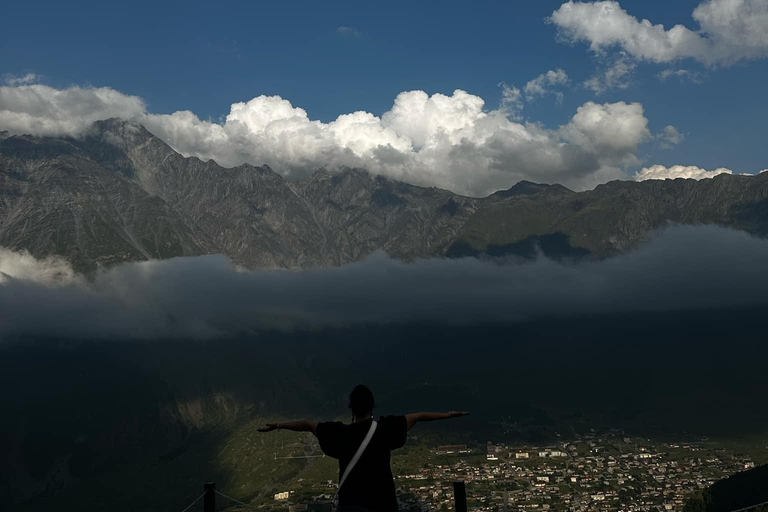 Depuis Tbilissi : Excursion d&#039;une journée à Gudauri et Kazbegi avec activités