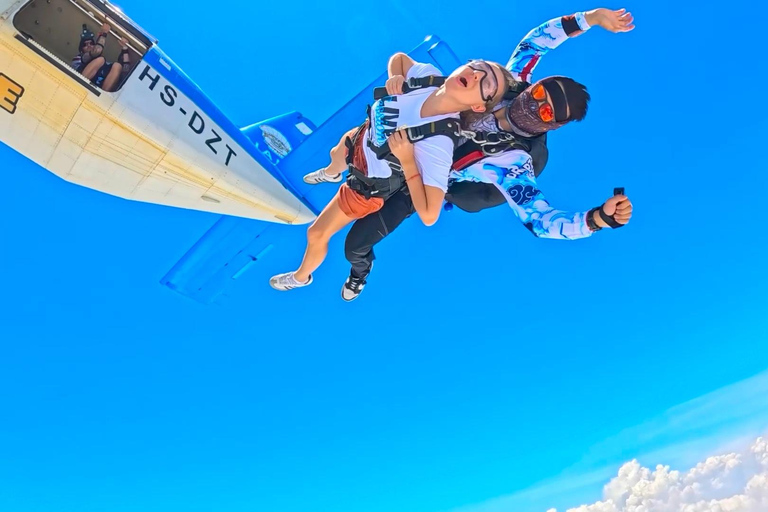 Pattaya-Bangkok Tandem Skydive with Ocean Views VIP Package