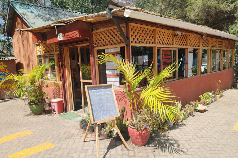 Nairobi: Karen Village and Kobe Tough Cultural Tour