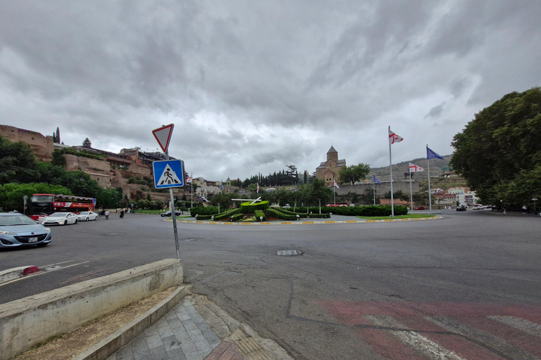Tbilisi: tour a piedi serale della città vecchiaTbilisi: tour a piedi serale nella città vecchia