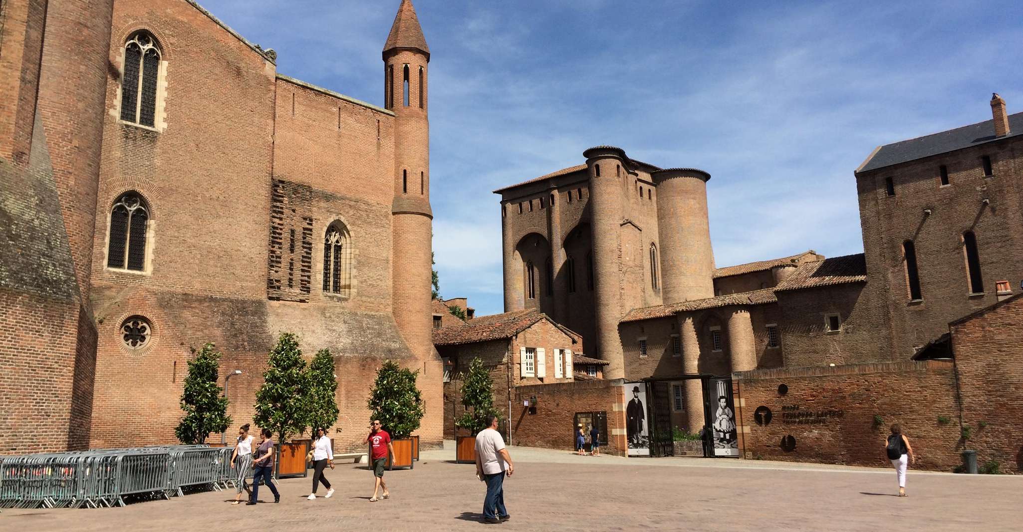 The two beautiful cities of Albi and Cordes sur Ciel - Housity