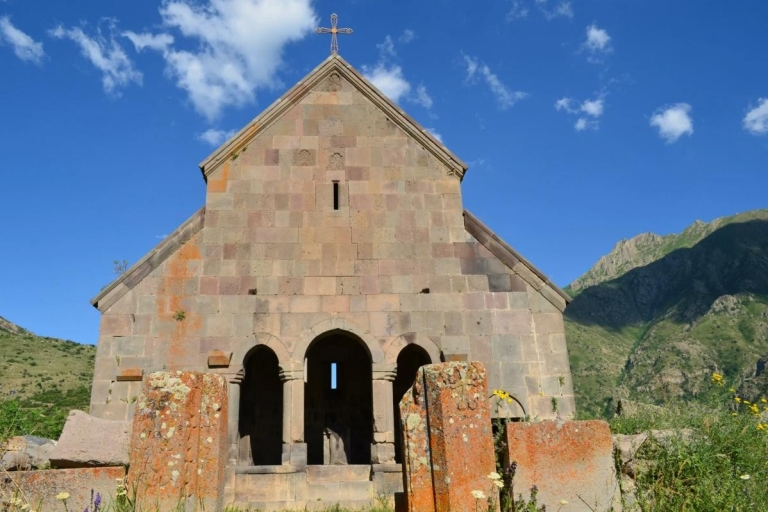 Von Eriwan aus: Smbataberd und Zorats Kirche Off-Road Tagesausflug