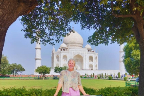 Von Delhi: Taj Mahal, Agra Tagestour mit dem Auto am selben TagTagesausflug von Delhi - Auto, Reiseführer, Eintrittskarten für Sehenswürdigkeiten und Mittagessen