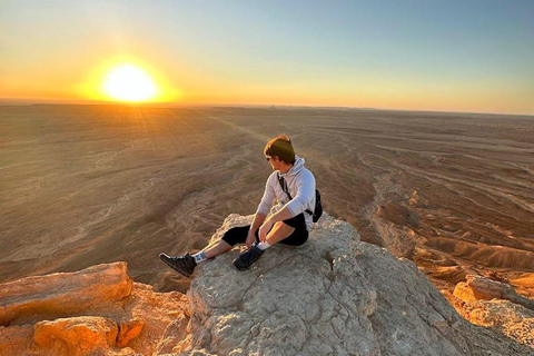 Riyadh: Edge of the World 4x4 Tour Sunset and Stargazing