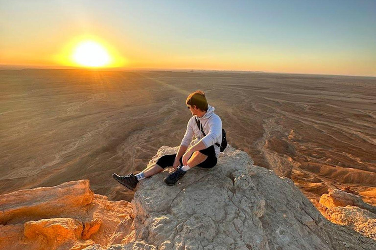 Riyadh: Edge of the World 4x4 Tour Sunset and Stargazing