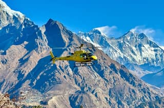Kathmandu: Everest-Helikopter-Tour mit Landung und Frühstück