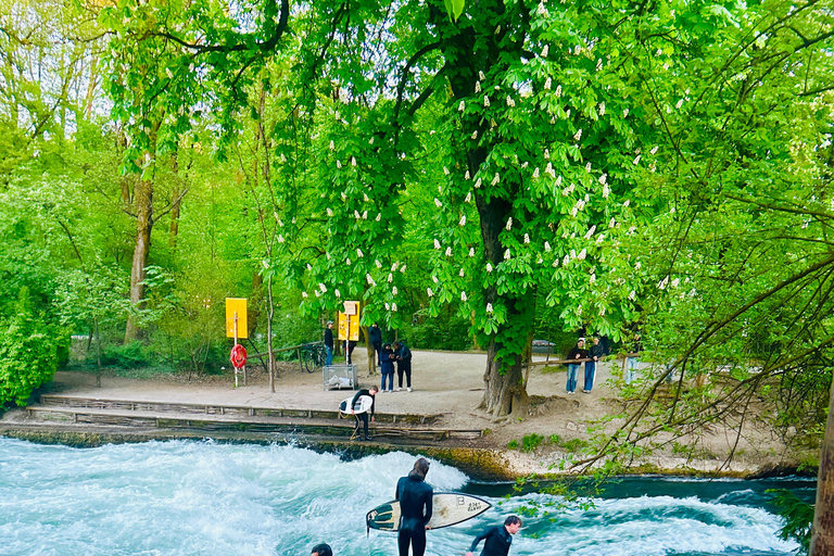 Munich: Sunset Walking Tour with Drink Stop