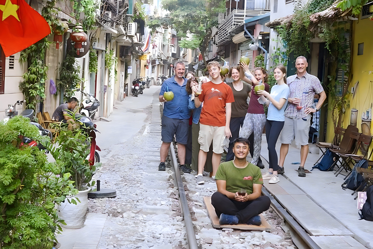 Hanoi: Military History Museum, Hoa Lo Prison & Gardens Tour Small Group: All-In-One Tour: Highlights & Train Street