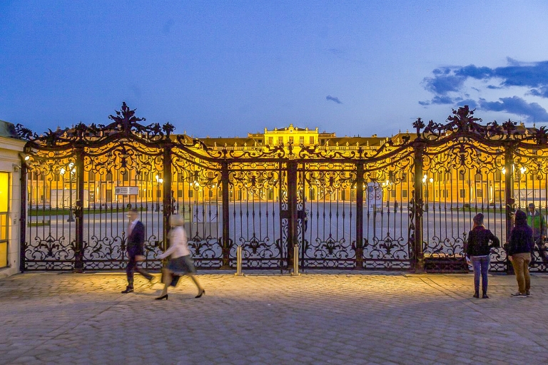 Pałac i ogrody Schönbrunn z przewodnikiem i bez kolejkiWycieczka w j. angielskim