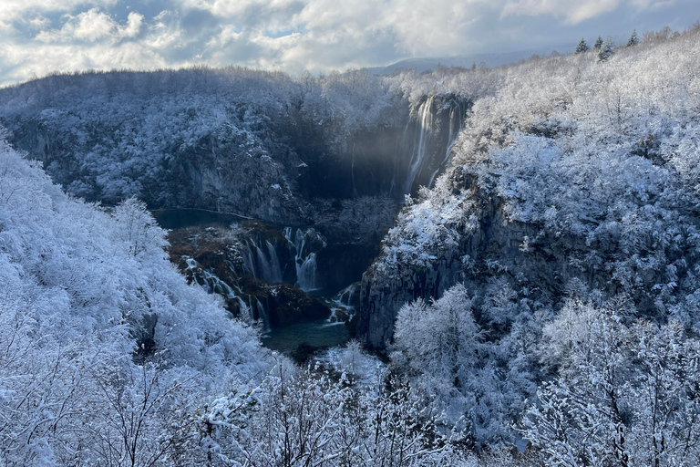 Z Zagrzebia: Jeziora Plitwickie z biletem i jednodniową wycieczką do Rastoke