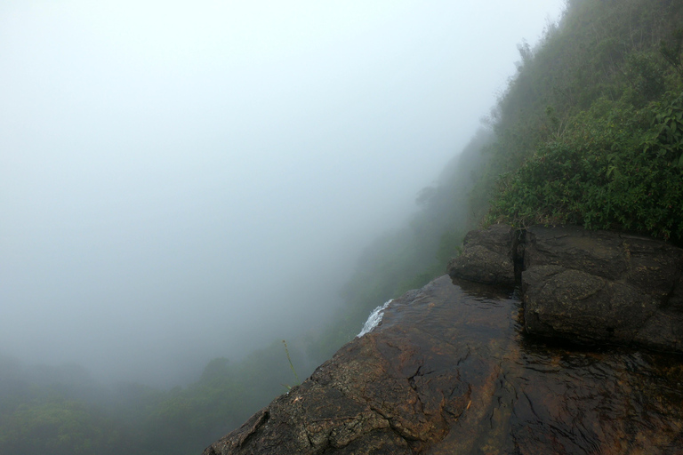 Kandy: Excursión de un Día a las Cascadas y la Aldea Local con Almuerzo