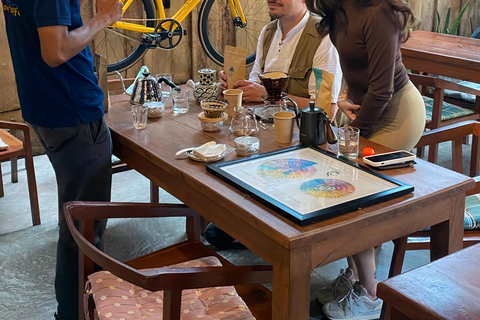 Siem Reap: Feel Good Evening Walking Tour Classic cultural walk through Wat Bo.