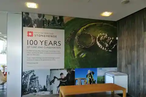 Southampton Port to London via Stonehenge,Lacock & Bath