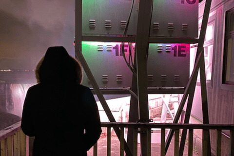 Wodospad Niagara - prywatna nocna wycieczka z kolacją, łodzią i wieżąWycieczka nocna do wodospadów Niagara z kolacją, łodzią i wieżą