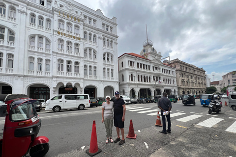 Colombo: Guided City Tuk Tuk Tour with Snacks and Transport