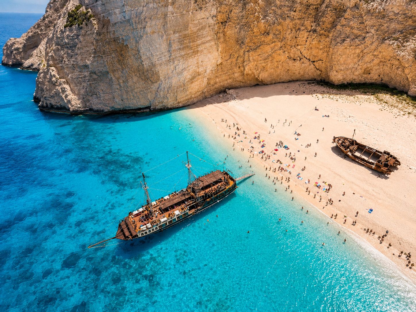 Zakynthos: Piratenschiff-Kreuzfahrt zum Schiffswrack-Strand und zu den Höhlen