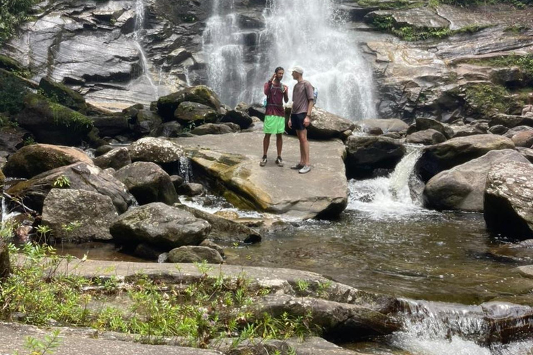 Paraty: Melancia Waterfall Trail Guided Hike with Pickup