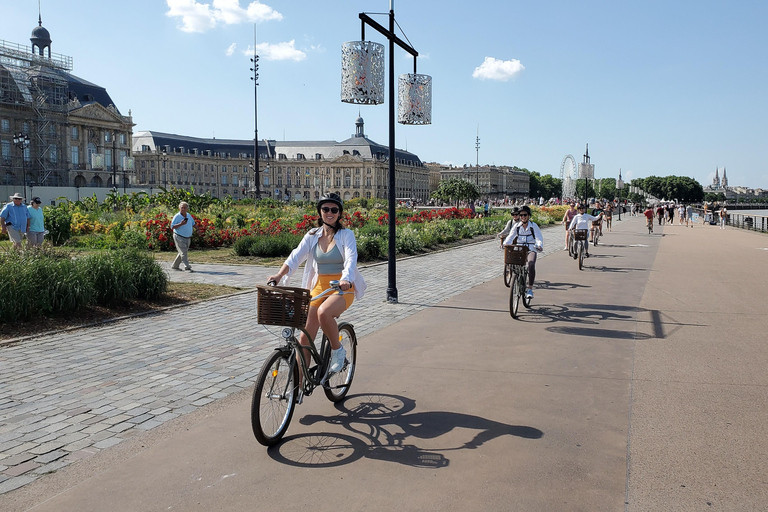 Bordeaux: Tour guiado de bicicletaGuia de turismo em inglês