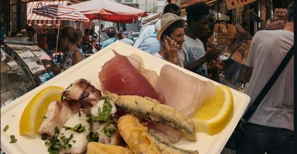 Guided tour of Ortigia with Fish Street Food at the market