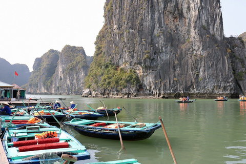 Hanoi: Inseln & Höhlen Ha Long Kreuzfahrt mit Mittagessen & KajakfahrenAb Halong: Halbtages-Kreuzfahrt