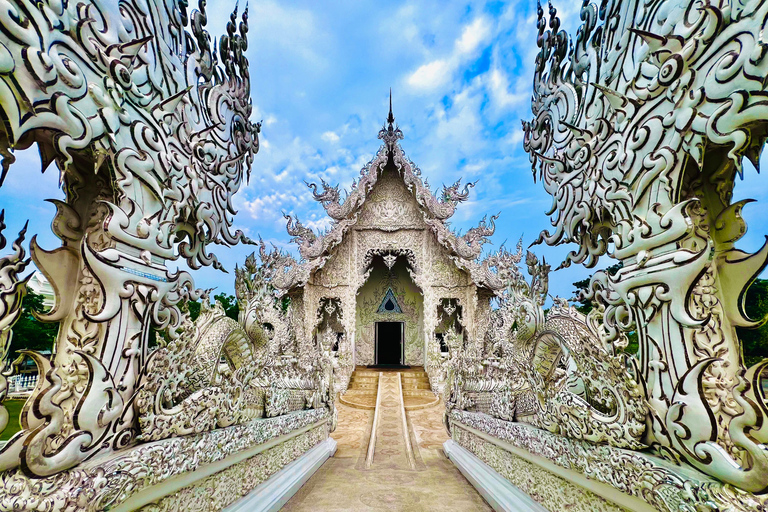 Chiang Mai: Chiang Rai-White-Blue-Big Buddha &amp; Lalitta Café[Privat] Chiang Rai-Weiß-Blau-Big Buddha &amp; Lalitta Café