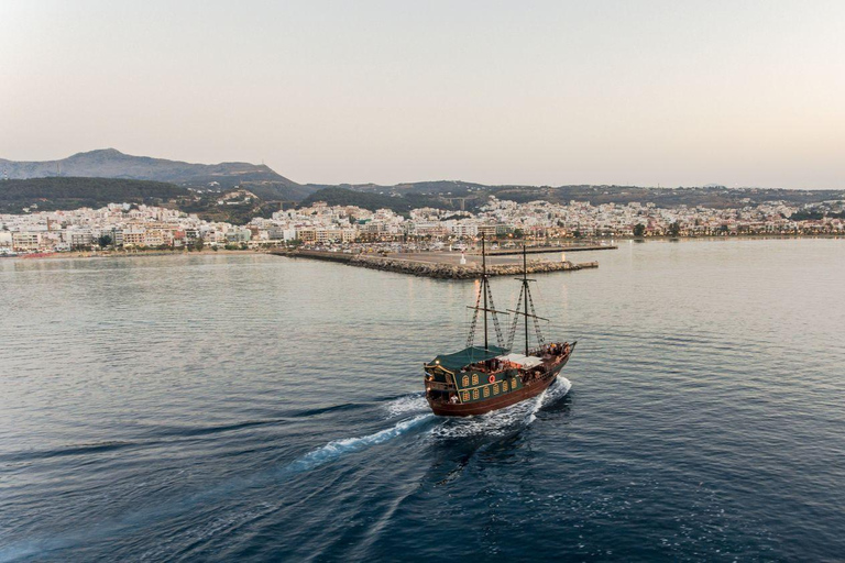 Rethymno: Sunset Cruise with Drinks and Snacks