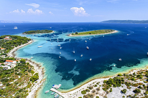 Depuis Split : Tour en bateau vers le Lagon Bleu, le Naufrage et Trogir