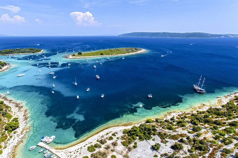 Depuis Split : Tour en bateau vers le Lagon Bleu, le Naufrage et Trogir