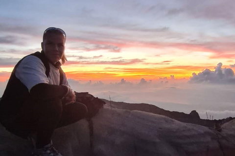 Bali :Beste zonsopgang Mount Agung trekking via BesakihBali : Beste zonsopgang van Mount Agung trekking via Besakih