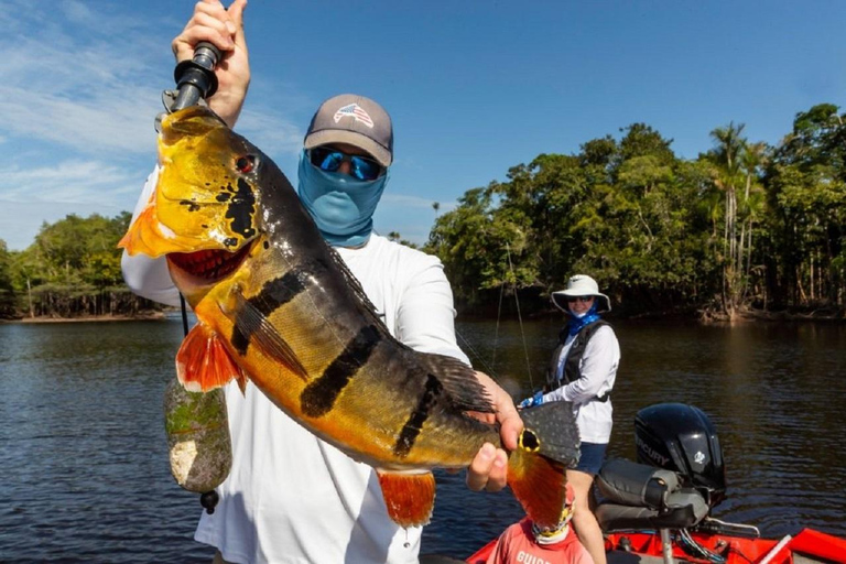 Manaus : Un día de pesca en el Río Negro