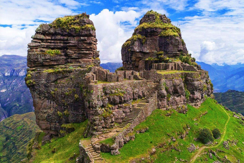 From Cusco | Waqrapukara, the horn-shaped Inca fortress