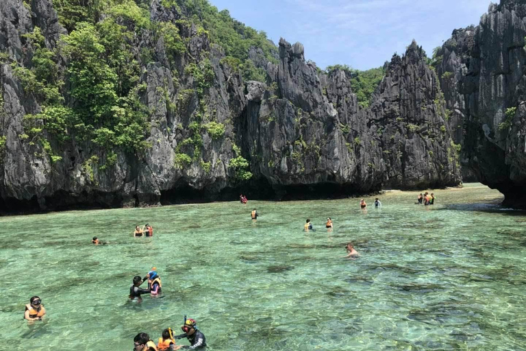 El Nido: Tour A with Premium Beach Picnic & Secret Spots
