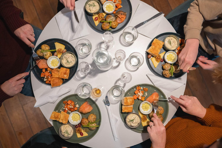 Tromsø: crucero culinario de la aurora boreal en catamarán eléctrico