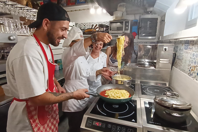 佛罗伦萨：意面制作课程，含晚餐、葡萄酒和... 唱歌！佛罗伦萨：意面制作课程，含晚餐、葡萄酒...还有歌唱！