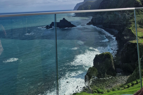 Madeira: Comfortable private tour with views and local guide (up to 4 people)